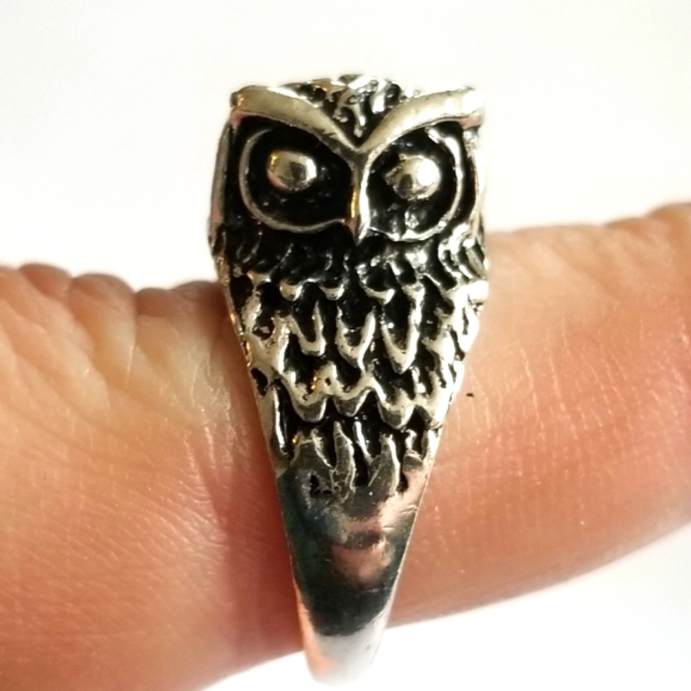 Owl ring silver tone Ring size 7.75 7 3/4 goth punk witchy bird